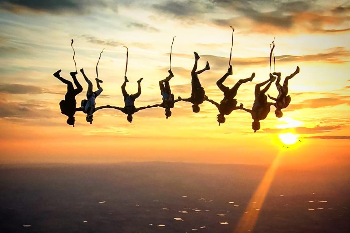Skydive_Saint_Galmier_Ecole_de_Parachutisme_Pratiquants_Sunset_Head_Down_Loire_42_1800x1200px