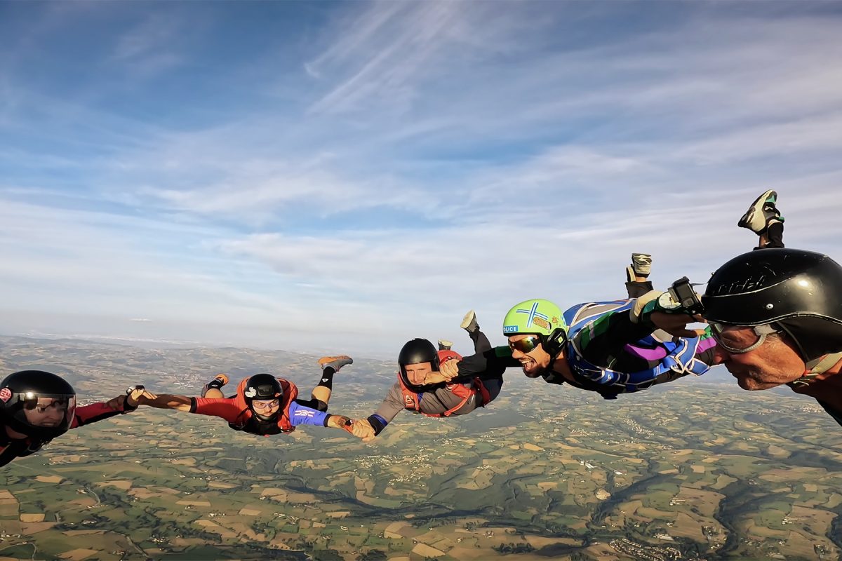 Skydive_Saint_Galmier_Ecole_de_Parachutisme_Pratiquants_Vol_Relatif_Loire_42_1800x1200px